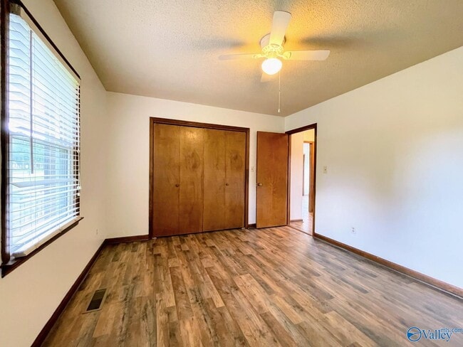 Building Photo - 112 Hazelwood Dr
