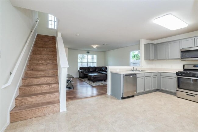 Building Photo - 2735 Fairview Dr