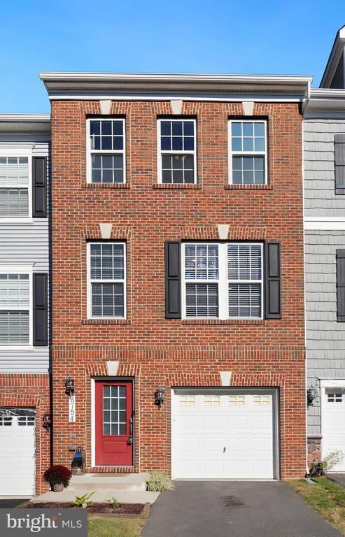 Building Photo - 8754 Elsing Green Dr