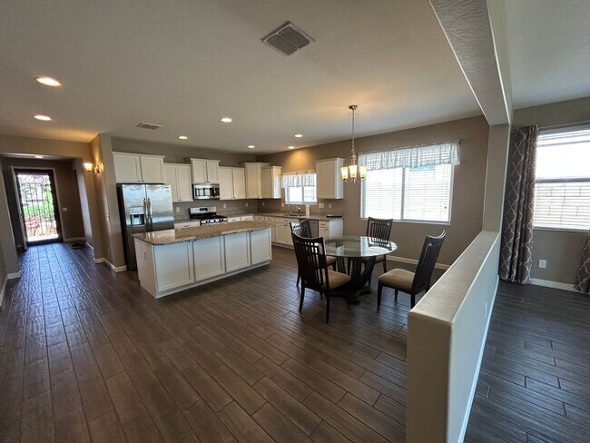 Building Photo - 14825 N 171st Dr