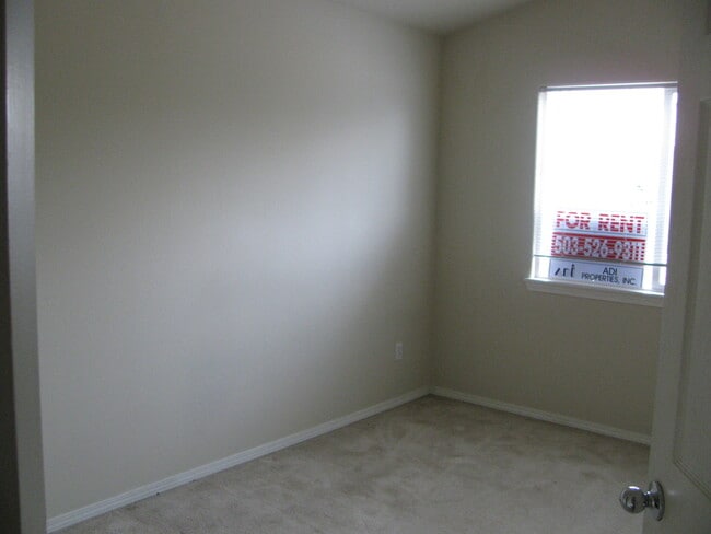 Building Photo - 4327 SE Chelsea Ln