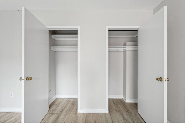 Building Photo - Spacious & Bright Studio at River Place