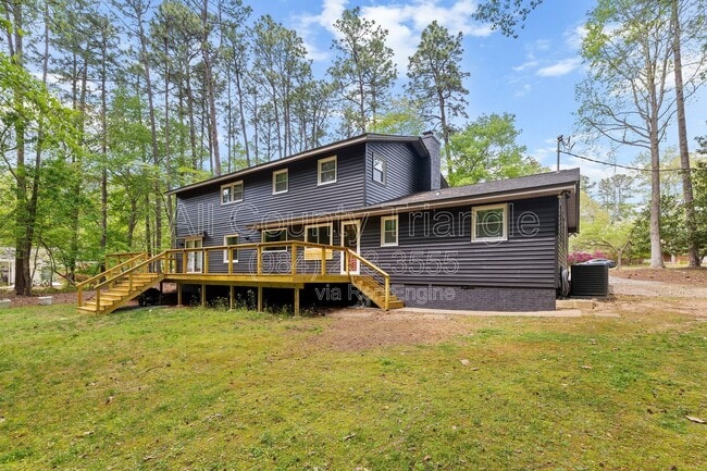 Building Photo - 5105 Pine Dr