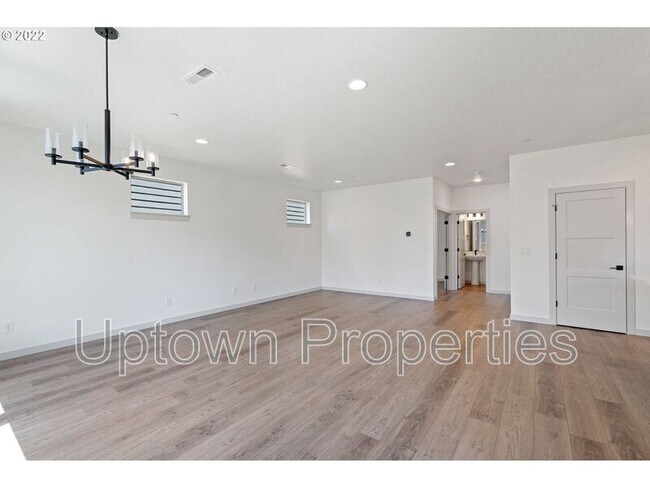 Building Photo - 2507 S Cache Cir