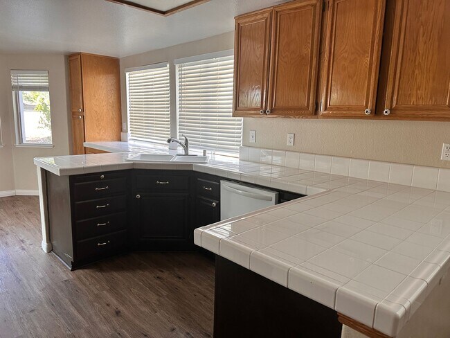 Building Photo - 5904 Alimar Dr