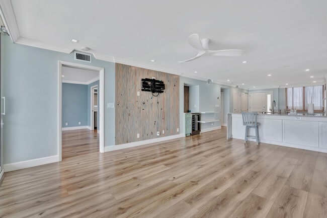 Building Photo - 911 Ocean Dr