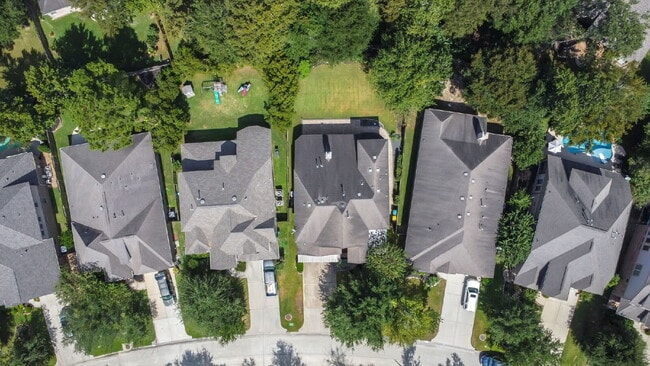 Building Photo - Welcome home to this beautiful home in the...