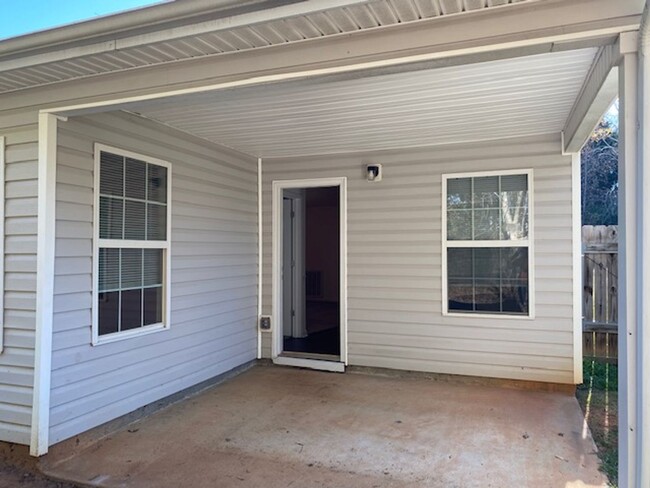 Building Photo - Ranch style home in Locust Grove