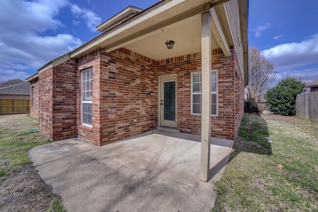 Building Photo - 5 Bed | 2.5 Baths | Broken Arrow