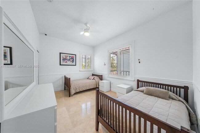 Building Photo - 3922 SW 60th Ave