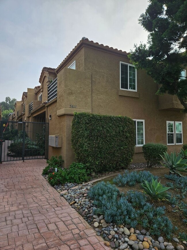 Building Photo - MOVE IN SPECIAL Light and Bright North Par...