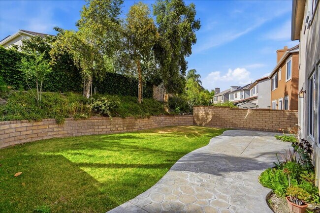 Building Photo - Spacious Alta Vista Valencia Home with Loft, Private Yard, and Community Amenities