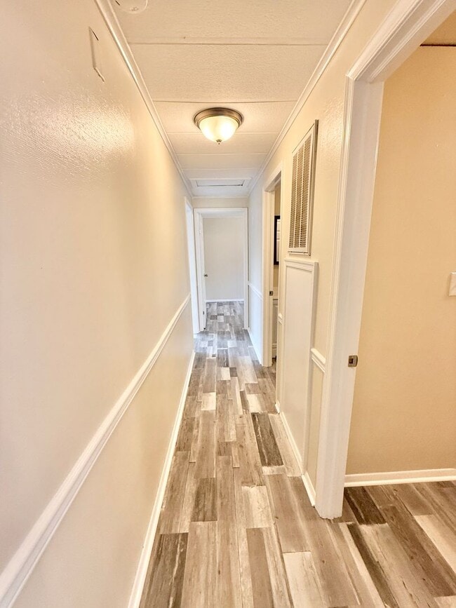 Building Photo - **3bed House-RENT READY- Minutes from the Dam Neck Base, Naval Station Oceana & Ocean Front**