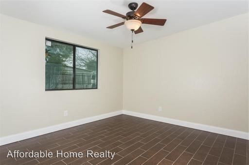 Building Photo - 1002 E Lester St