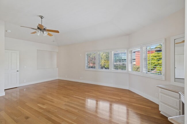 Building Photo - 721 Marigold Ave