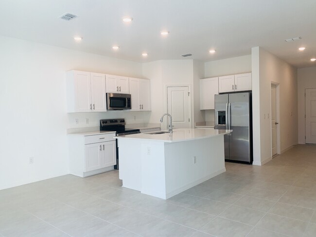 Building Photo - 172 Riverfront Wy