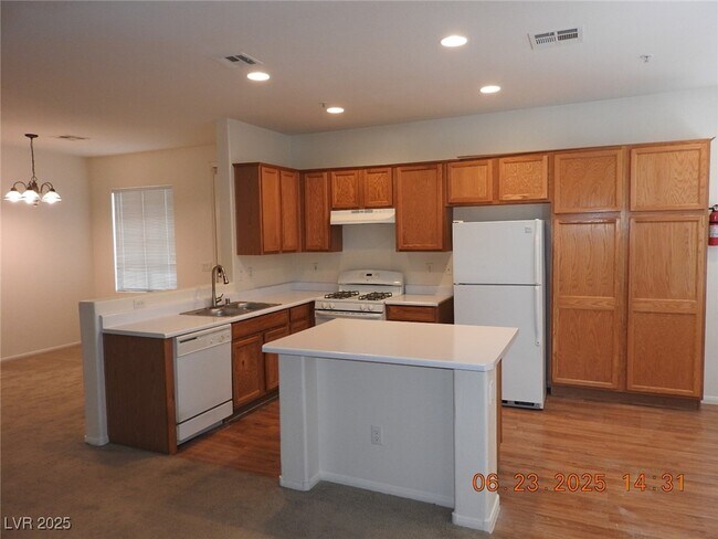 Building Photo - 707 W Sea Harbor Ct