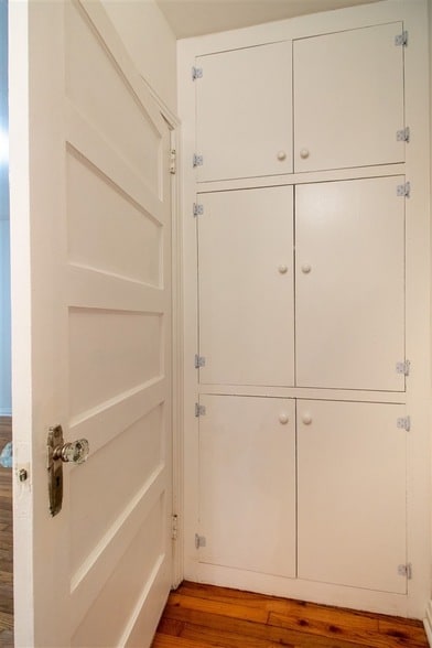 Building Photo - 710 Glenview Dr