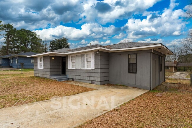 Building Photo - 1052 Apple St