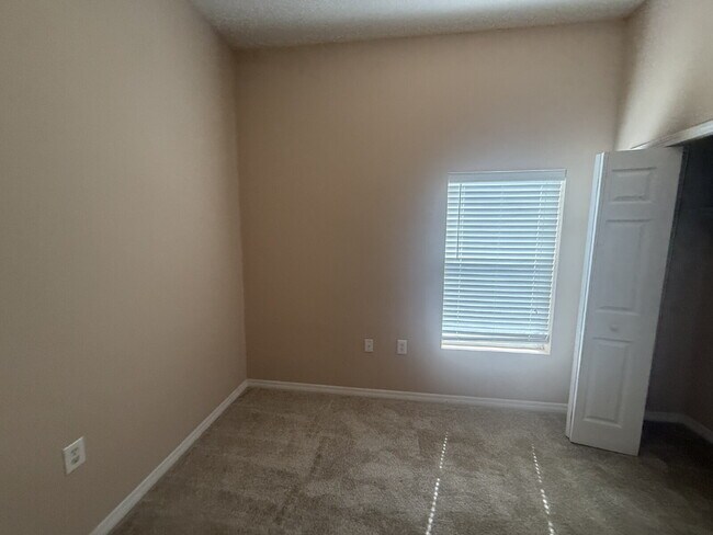 Building Photo - FOR RENT:  3 BEDROOM 2 BATHROOM CONDO LOCATED IN TIMBER RUN