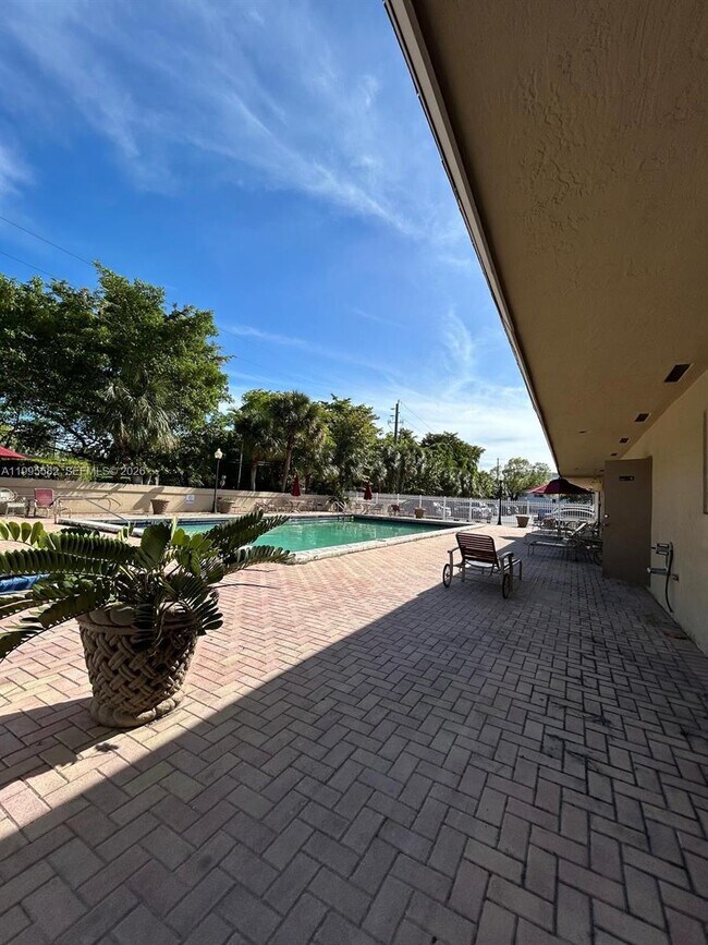 Building Photo - 1805 Sans Souci Blvd