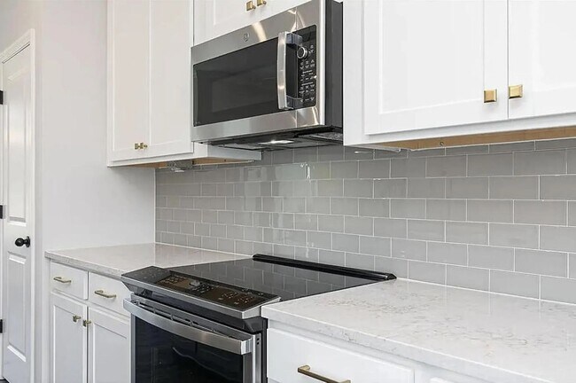 Building Photo - $400 Move In Special: Beautiful 2/4 Townhome in Grant Park Directly on the Atlanta BeltLine!