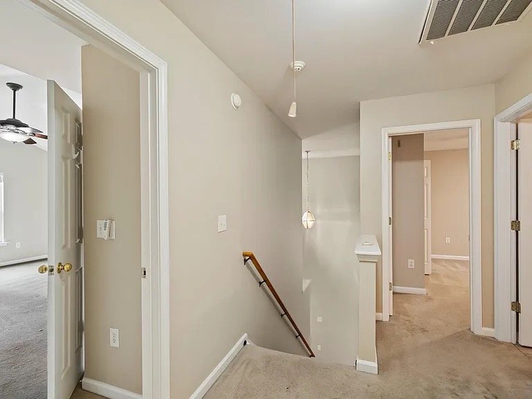 Building Photo - 11 Kinglet Ct