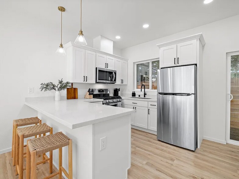 Building Photo - 6204 46th Ave S