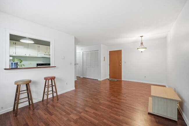 Building Photo - 72 Barrett St