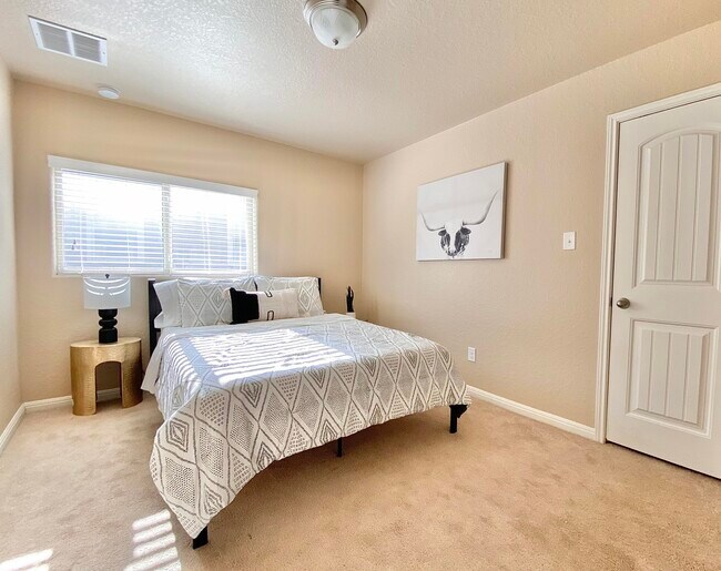 Building Photo - 11235 Silver Rose