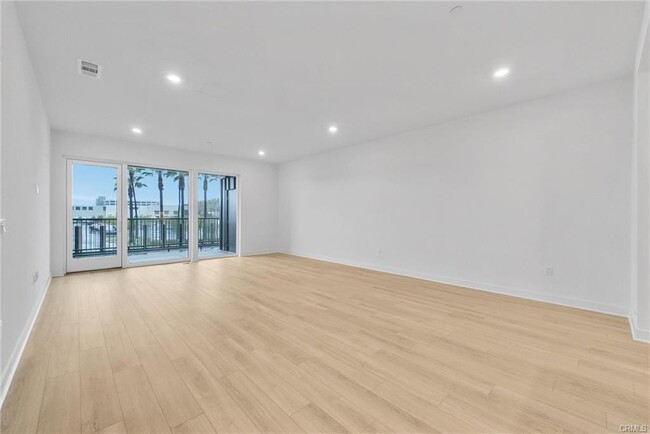 Building Photo - 2205 Rivington
