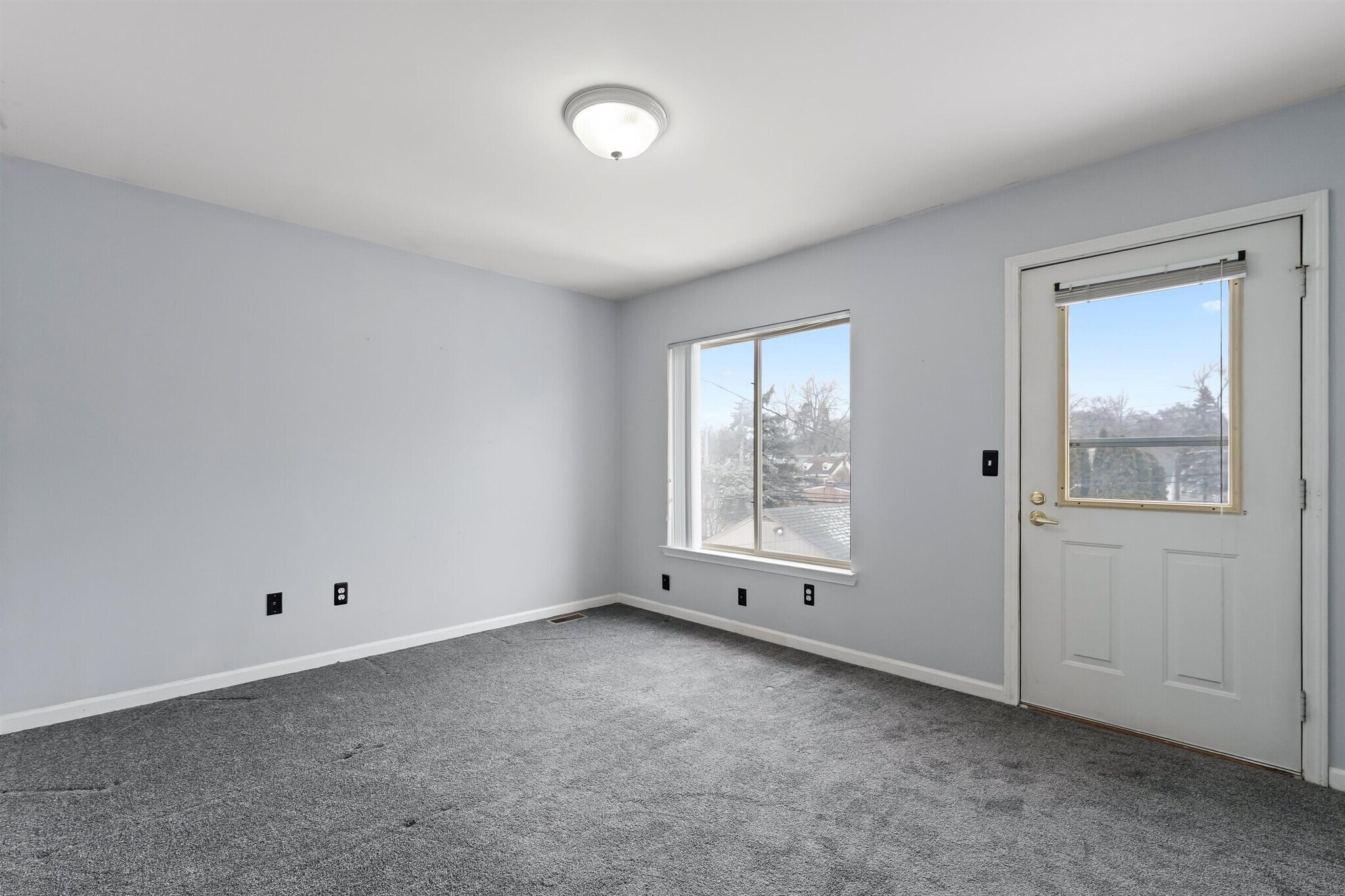 Building Photo - 512 W 12 Mile Rd