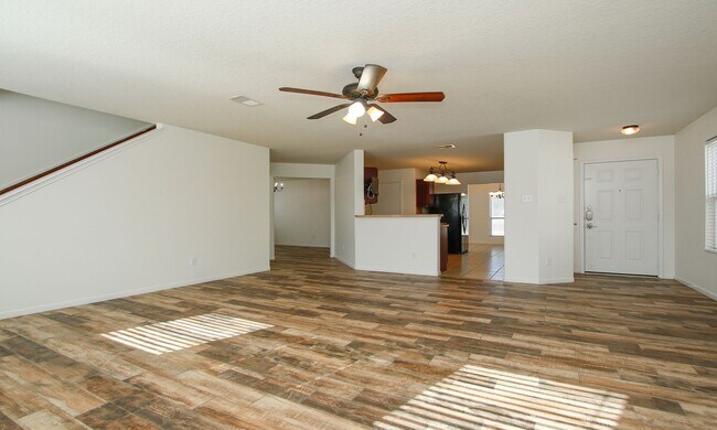 Building Photo - For Lease | 4 Bed, 2.5 Bath |2,314 Sq Ft |...