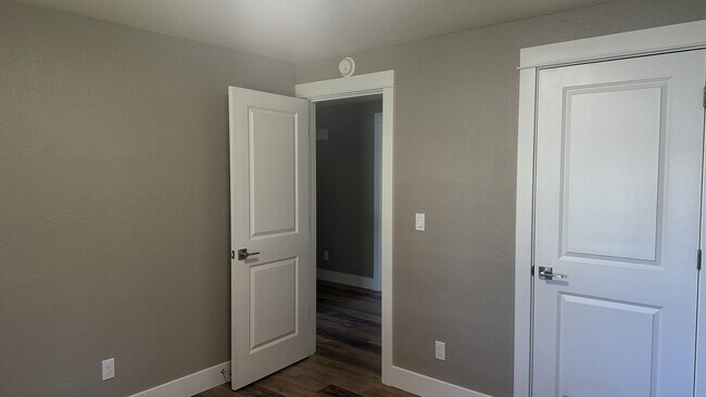 Building Photo - 147 Summerwood Ct