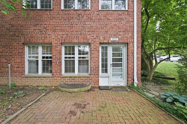 Building Photo - Bright Alexandria Condo with Private Patio & Community Pool!