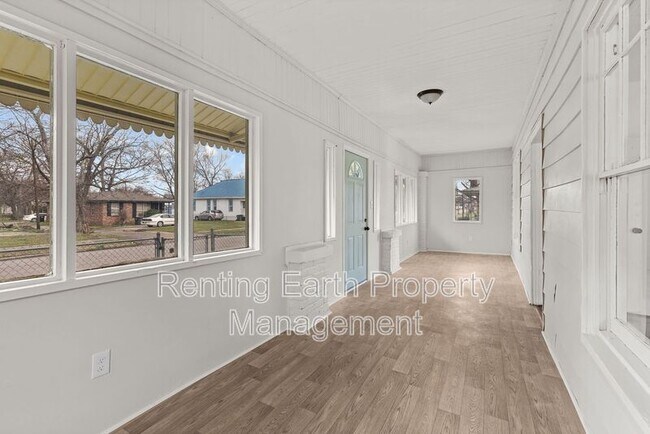 Building Photo - 1233 Fulton Ave SW