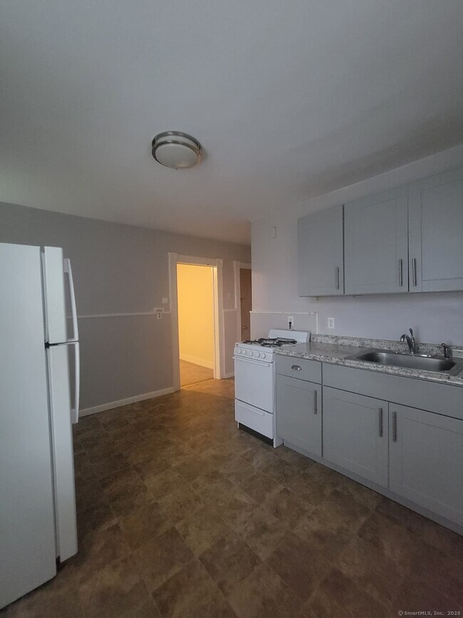 Building Photo - 164 Grand St