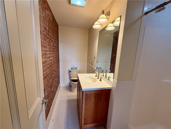 Building Photo - 72 E Market St