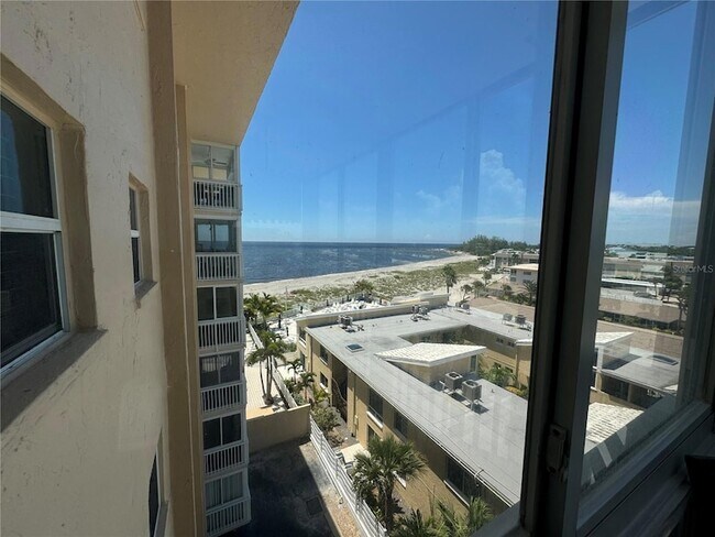 Building Photo - 1255 Tarpon Center Dr