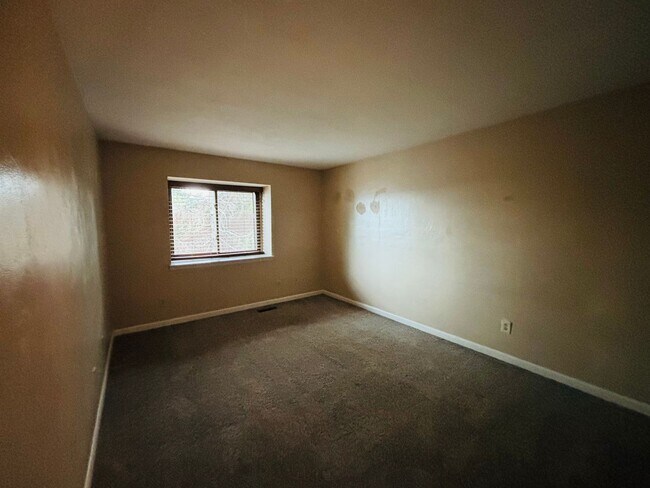 Building Photo - 1721 Donlee Dr