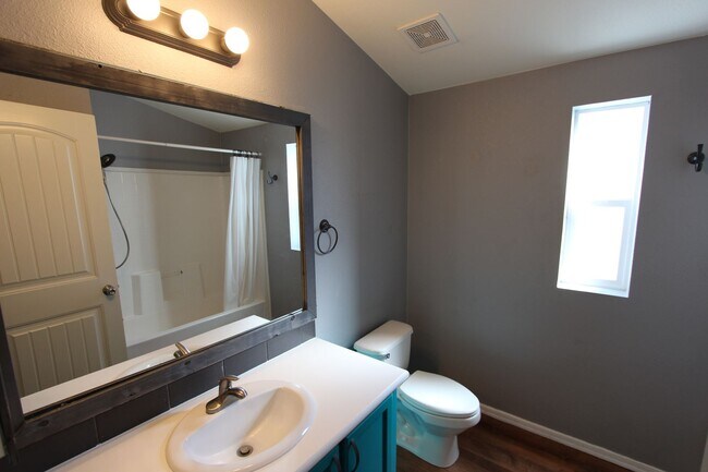 Building Photo - * LEASE PENDING $500 Move-In Special! Charming 3-Bed Home in Christmas Tree Estates