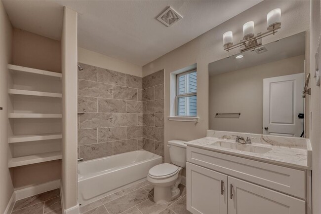 Building Photo - 4135 Du Pont St