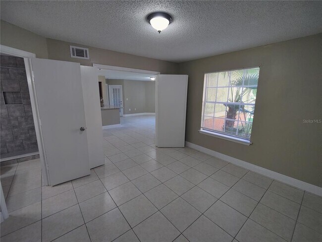 Building Photo - 445 Fountainhead Cir