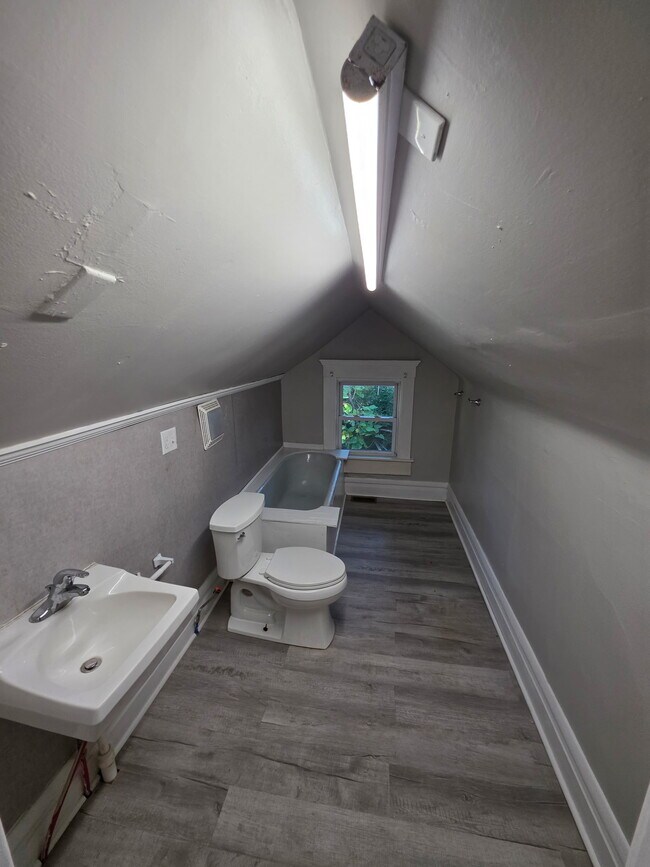 Building Photo - 164 E Church St