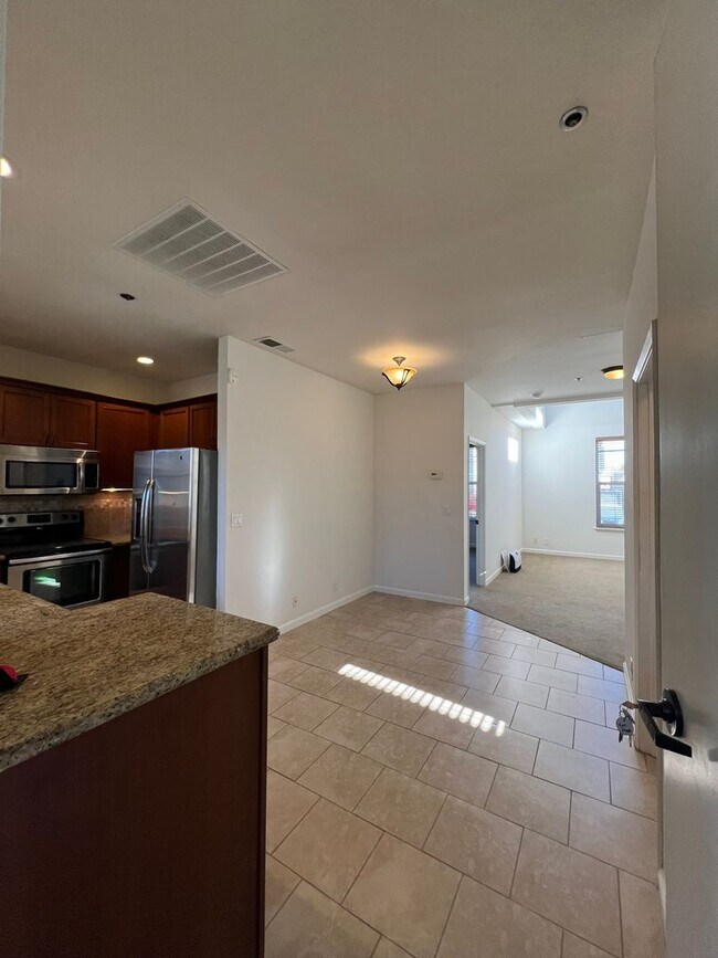 Building Photo - 609 Pacific Ave