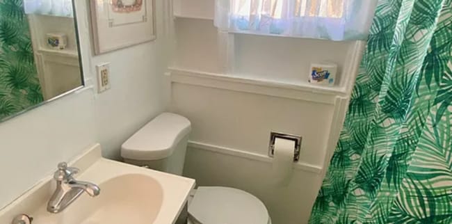 Building Photo - Charming in-town one-bedroom and one- bathroom