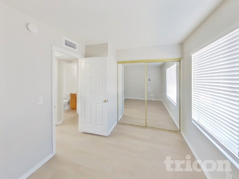 Building Photo - 7331 W Mountain View Rd