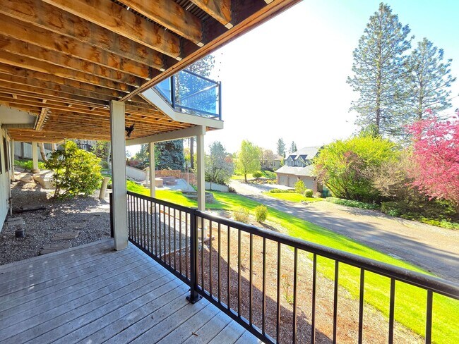 Building Photo - $3,800 - 5 Bed / 4 Baths Stunning Northwood Home with Views