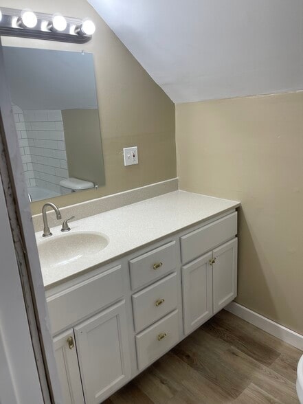 Building Photo - 1100 Lincoln St