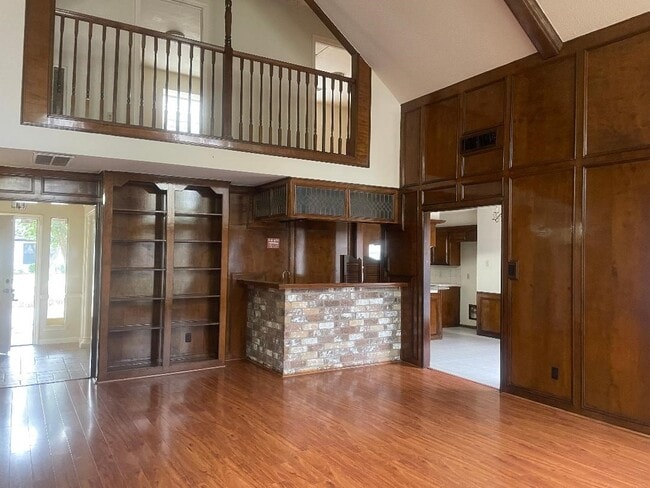 Building Photo - 2274 Woodland Springs St